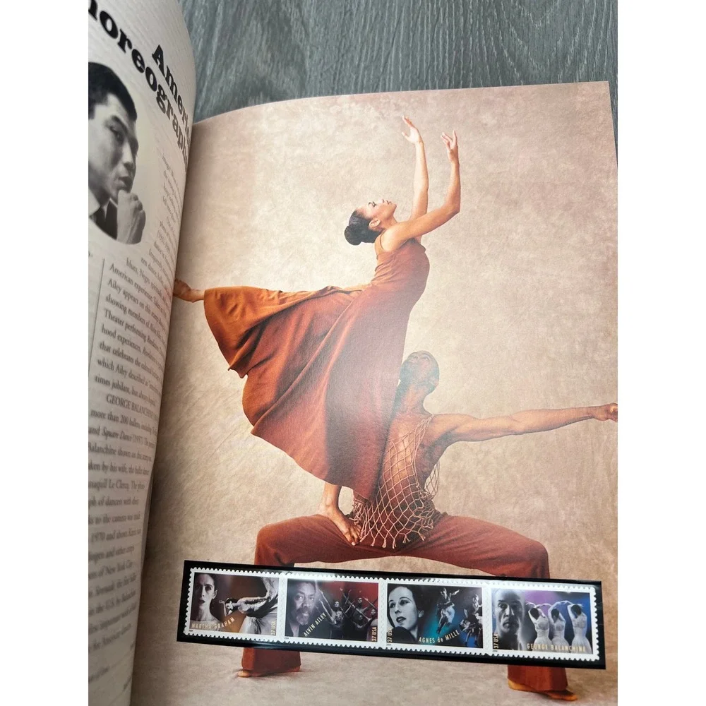 USPS The 2004 Commemorative Stamp Yearbook Hardcover Book Disney John Wayne Art